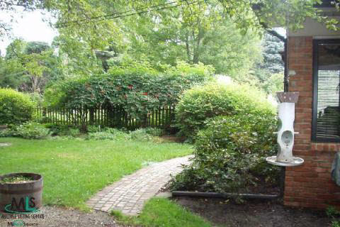 228 Ridgemont Road Grosse Pointe, MI 48236 - Photo 6 of 7 756999-5.JPG