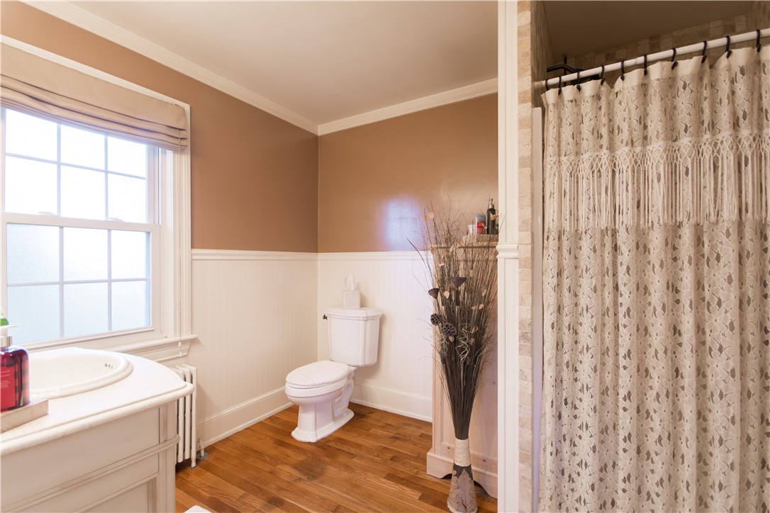 1683 West Main Road Middletown, RI 02842 - Photo 13 of 40
