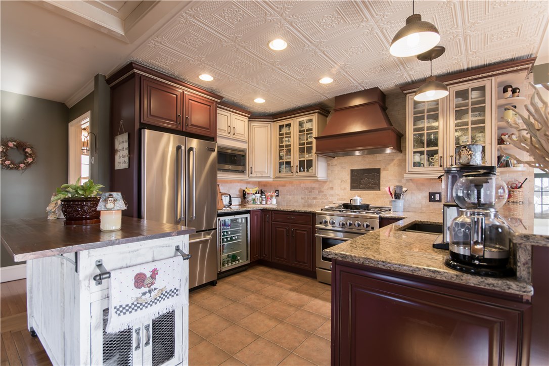 1683 West Main Road Middletown, RI 02842 - Photo 2 of 40