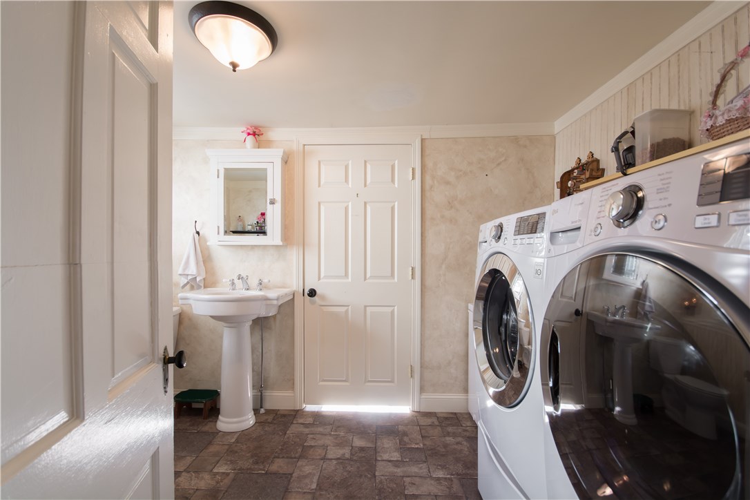1683 West Main Road Middletown, RI 02842 - Photo 22 of 40