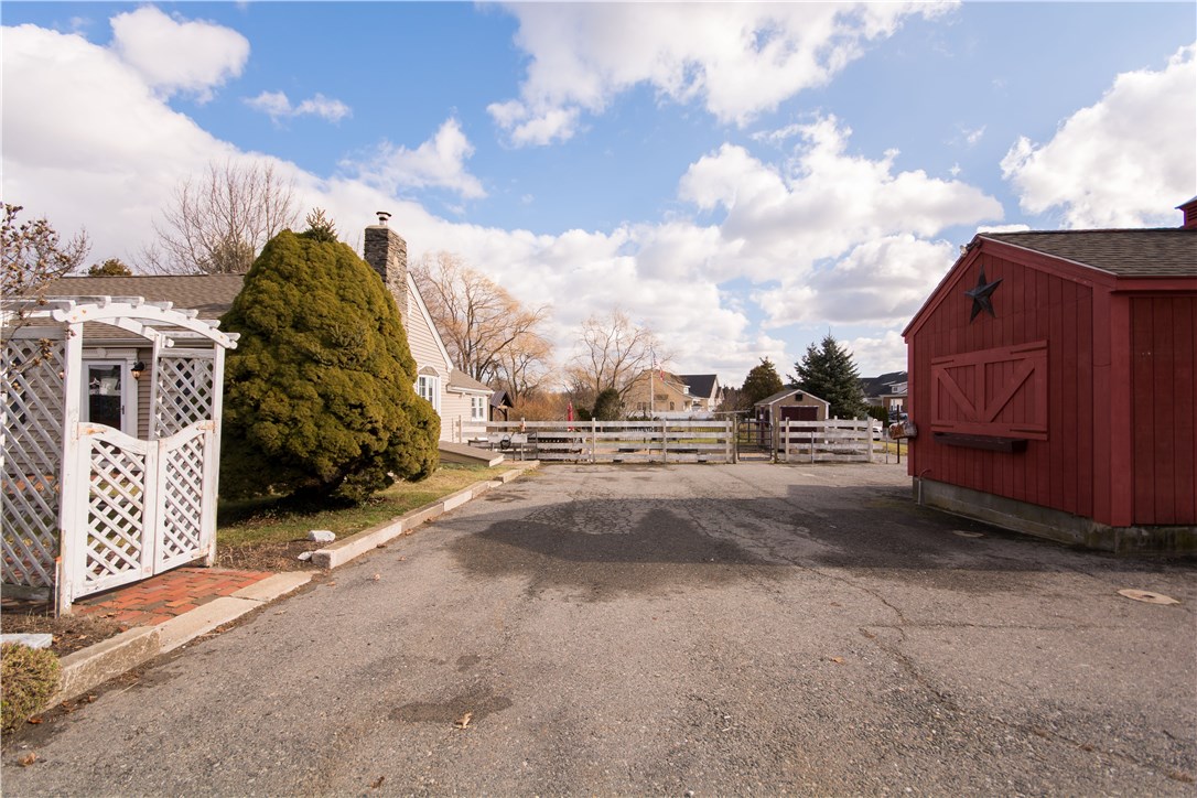 1683 West Main Road Middletown, RI 02842 - Photo 31 of 40