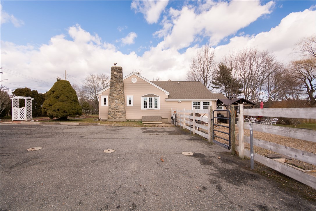 1683 West Main Road Middletown, RI 02842 - Photo 32 of 40