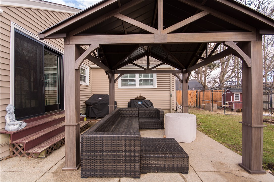 1683 West Main Road Middletown, RI 02842 - Photo 34 of 40