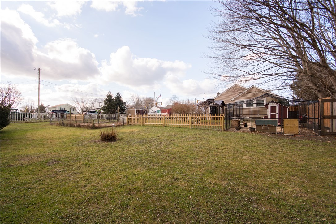 1683 West Main Road Middletown, RI 02842 - Photo 37 of 40