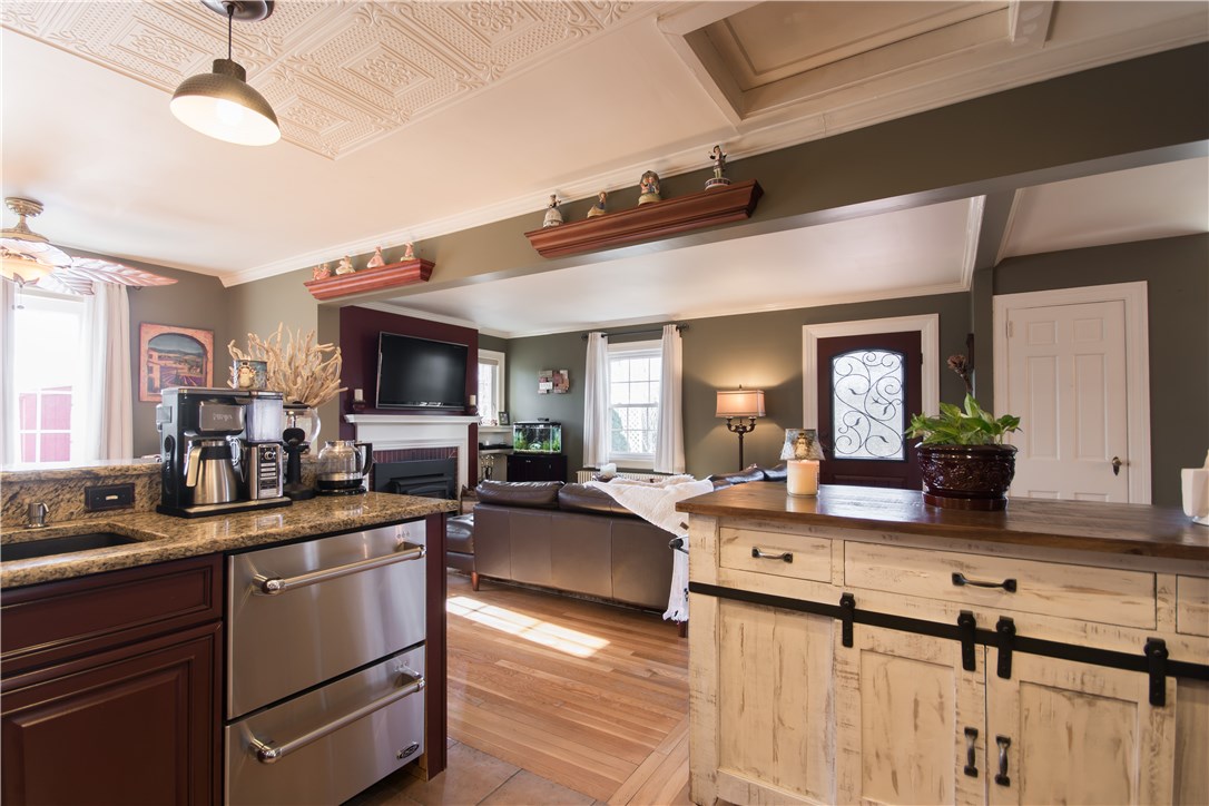 1683 West Main Road Middletown, RI 02842 - Photo 4 of 40