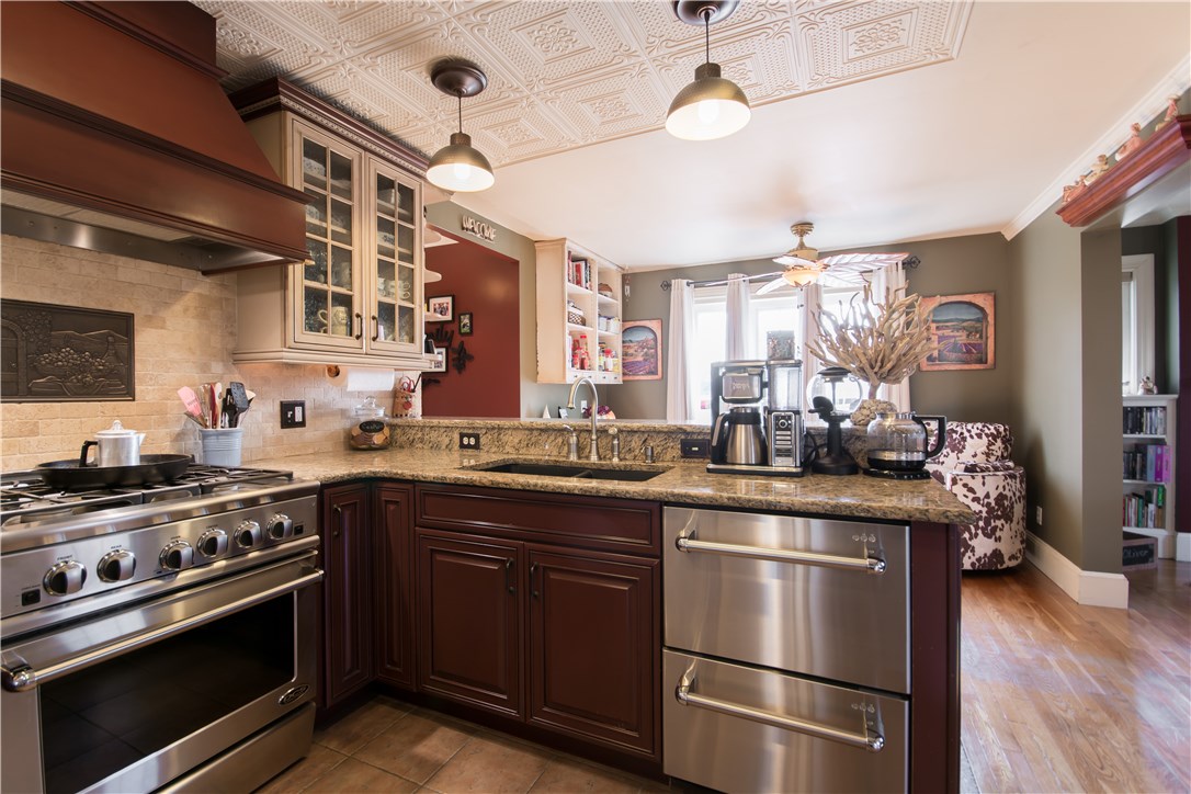 1683 West Main Road Middletown, RI 02842 - Photo 5 of 40