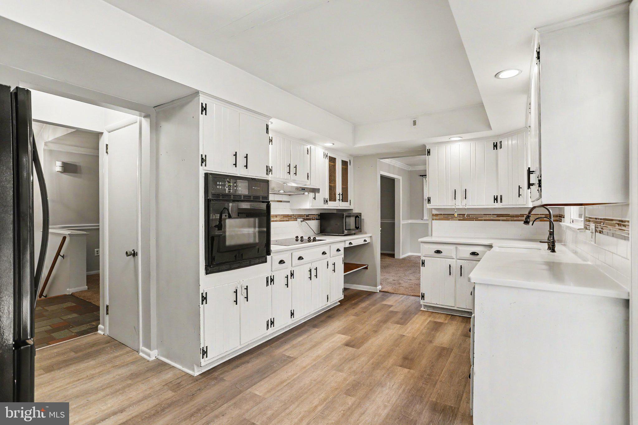 381 Ironstone Ridge Road Lancaster, PA 17603 - Photo 12 of 30 Bright and inviting kitchen space.