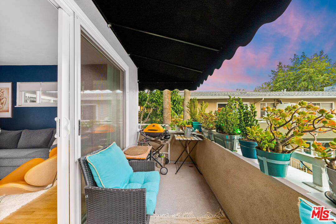 1330 North Crescent Heights Boulevard, Unit 16 West Hollywood, CA 90046 - Photo 16 of 25 a balcony with chairs and a table