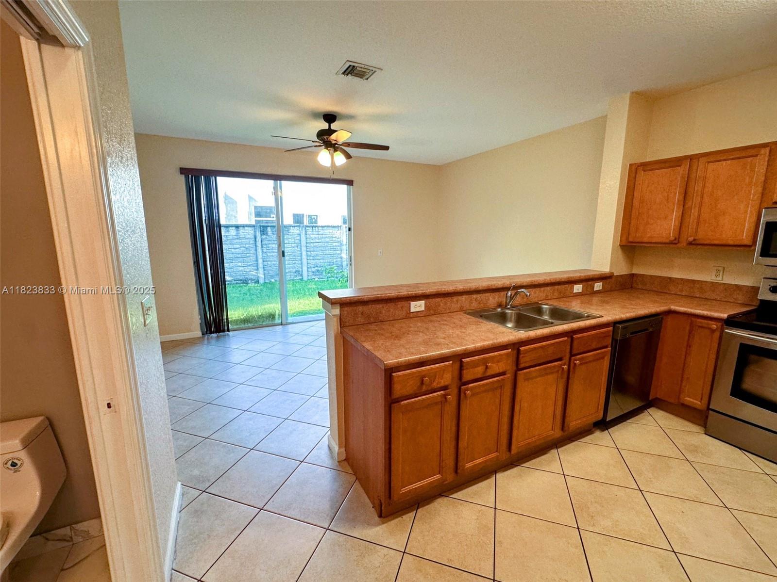 12010 Southwest 268th Street, Unit 37 Homestead, FL 33032 - Photo 4 of 19