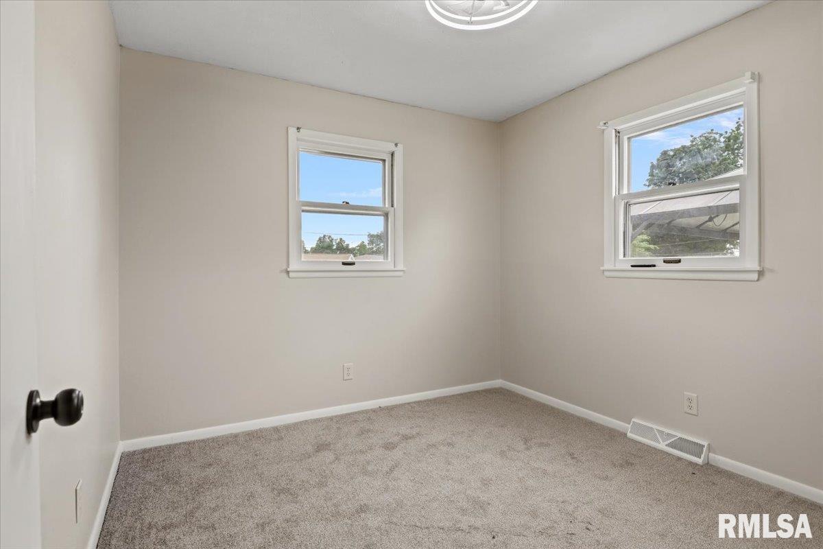 701 Samuel Street Taylorville, IL 62568 - Photo 23 of 31