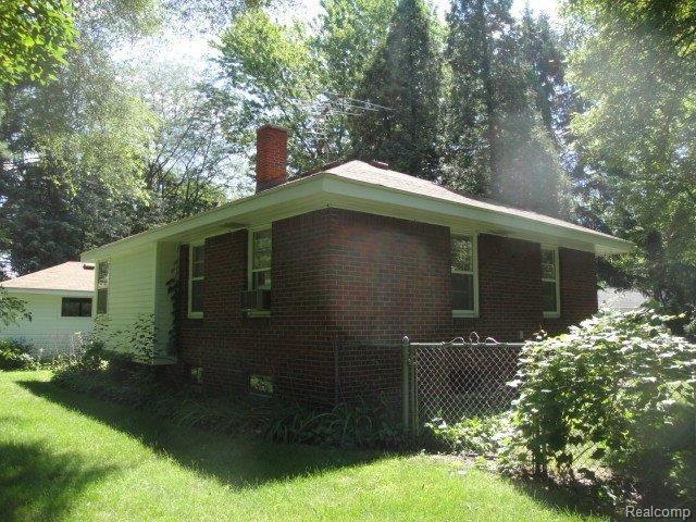 4096 Crocus Road Waterford, MI 48328 - Photo 13 of 16 Back