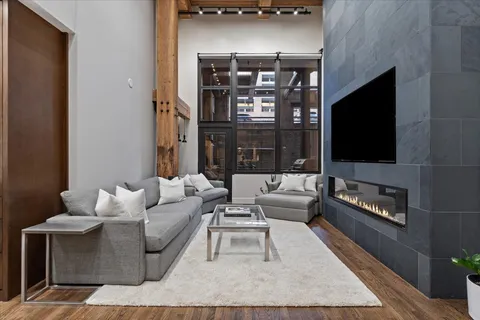 $775,000 | 1000 West Washington Boulevard, Unit 132, Chicago, IL 60607