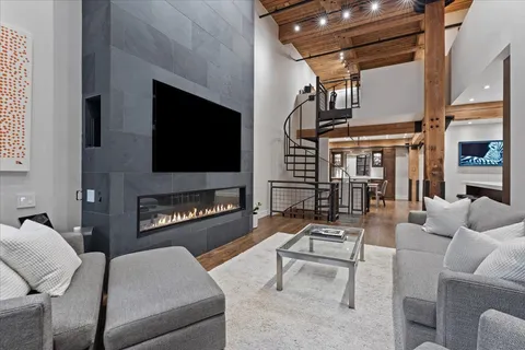 $775,000 | 1000 West Washington Boulevard, Unit 132, Chicago, IL 60607