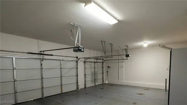 $2,595 | 10668 Berkshire Woods Avenue, Las Vegas, NV 89166