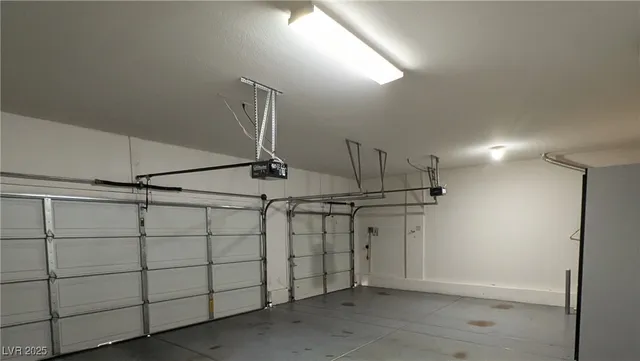 $2,595 | 10668 Berkshire Woods Avenue, Las Vegas, NV 89166