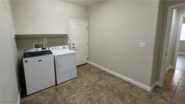 $2,595 | 10668 Berkshire Woods Avenue, Las Vegas, NV 89166