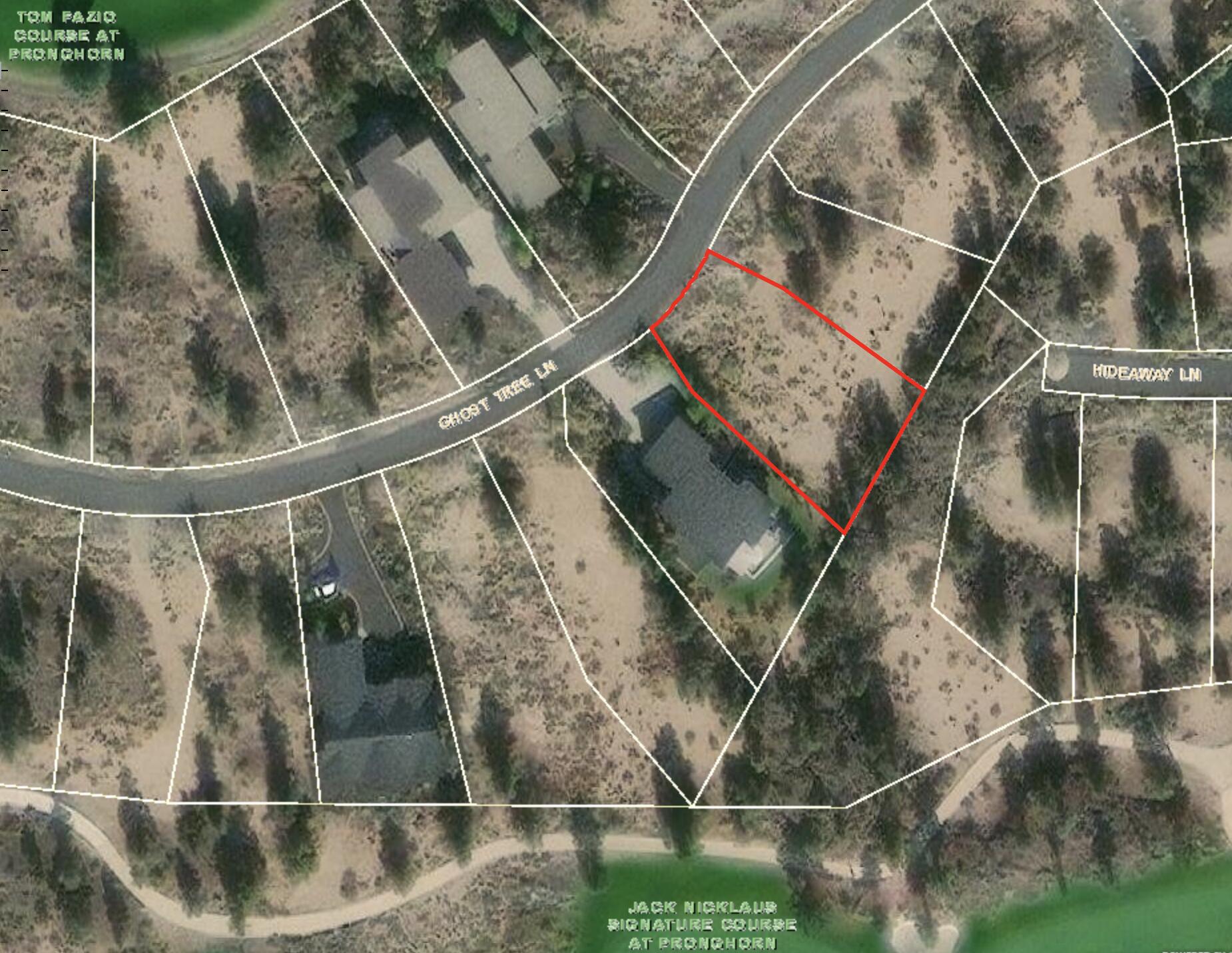 22957 Ghost Tree Lane, Unit 333 Bend, OR 97701 - Photo 2 of 21 Red lot lines. See large common area to back lot line to Hideaway lane and to Nicklaus 16th fairway.