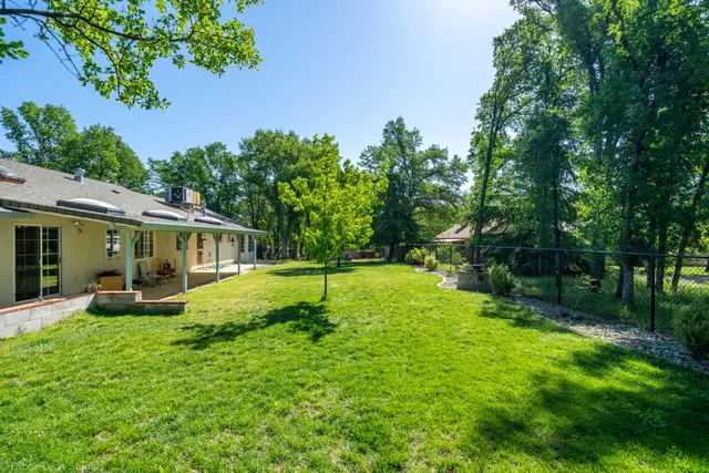 a view of a house with a backyard
