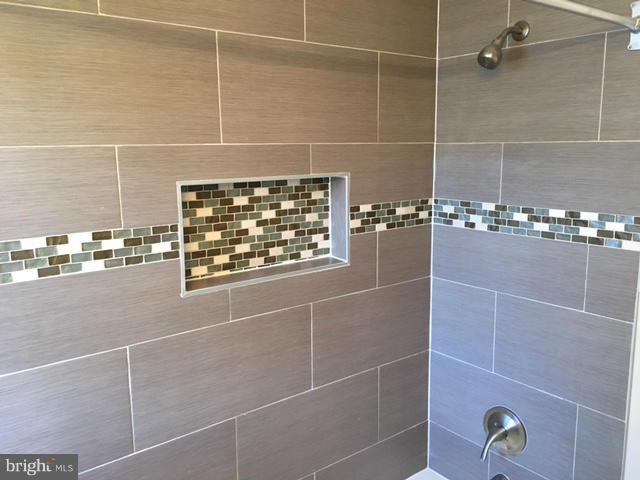 8530 Jenkins Road Pasadena, MD 21122 - Photo 9 of 19 Bath