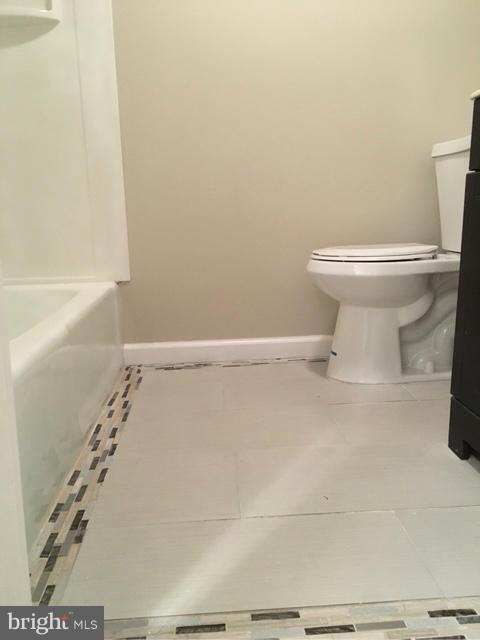 8530 Jenkins Road Pasadena, MD 21122 - Photo 10 of 19 Bath