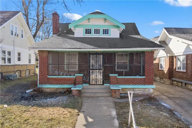 $249,900 | 5142 Brookwood Avenue, Kansas City, MO 64110
