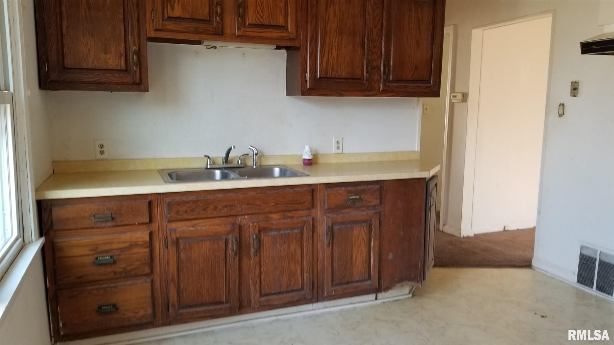 2617 South 4th Street Springfield, IL 62703 - Photo 3 of 19