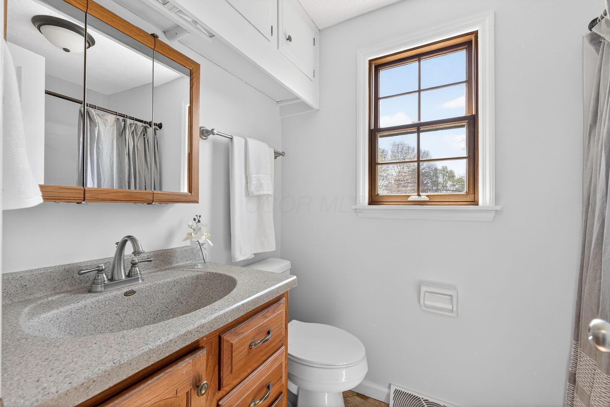4985 Dellen Road Groveport, OH 43125 - Photo 37 of 60 4985 Dellen Rd (Interior)-37