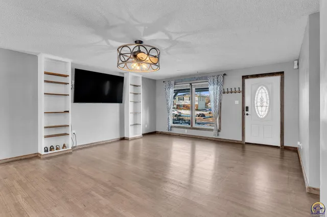 $285,000 | 3101 Southwest 32nd Street, Topeka, KS 66614