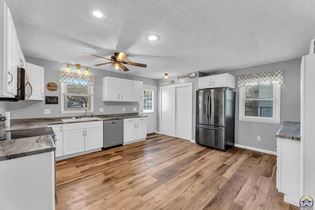 $285,000 | 3101 Southwest 32nd Street, Topeka, KS 66614