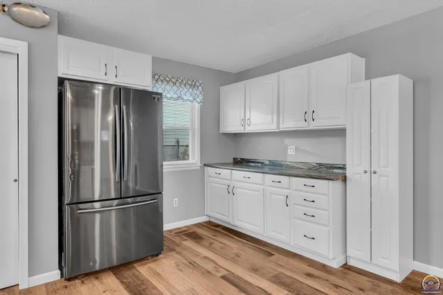 $285,000 | 3101 Southwest 32nd Street, Topeka, KS 66614