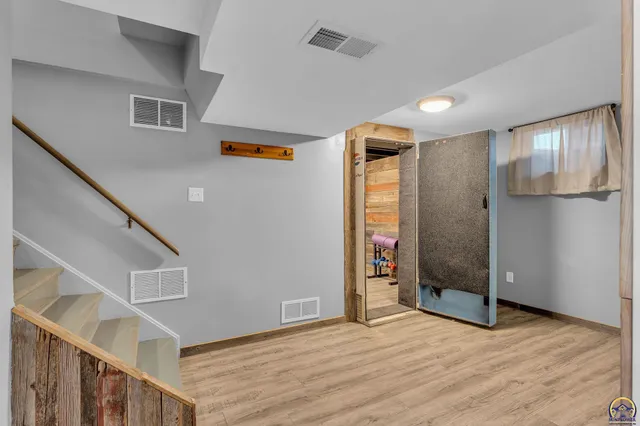 $285,000 | 3101 Southwest 32nd Street, Topeka, KS 66614