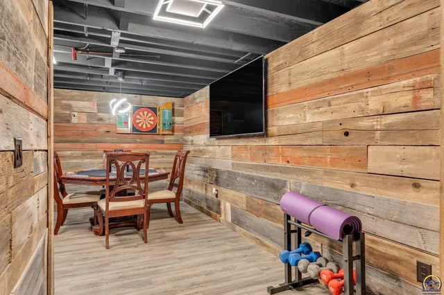 $285,000 | 3101 Southwest 32nd Street, Topeka, KS 66614