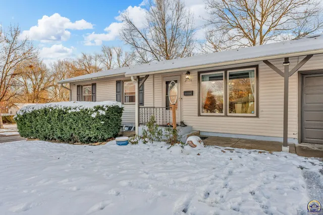 $285,000 | 3101 Southwest 32nd Street, Topeka, KS 66614