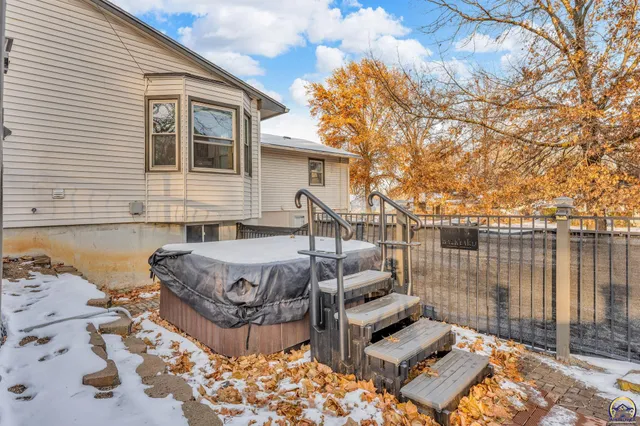 $285,000 | 3101 Southwest 32nd Street, Topeka, KS 66614