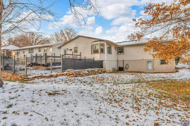 $285,000 | 3101 Southwest 32nd Street, Topeka, KS 66614