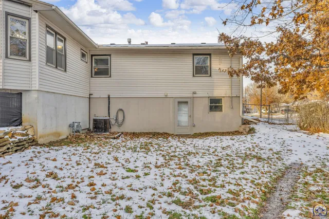 $285,000 | 3101 Southwest 32nd Street, Topeka, KS 66614