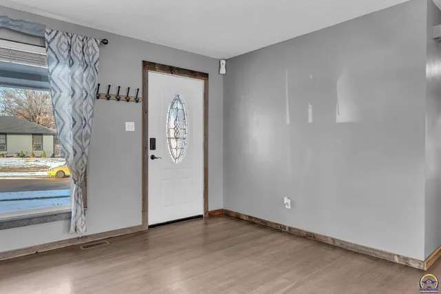 $285,000 | 3101 Southwest 32nd Street, Topeka, KS 66614