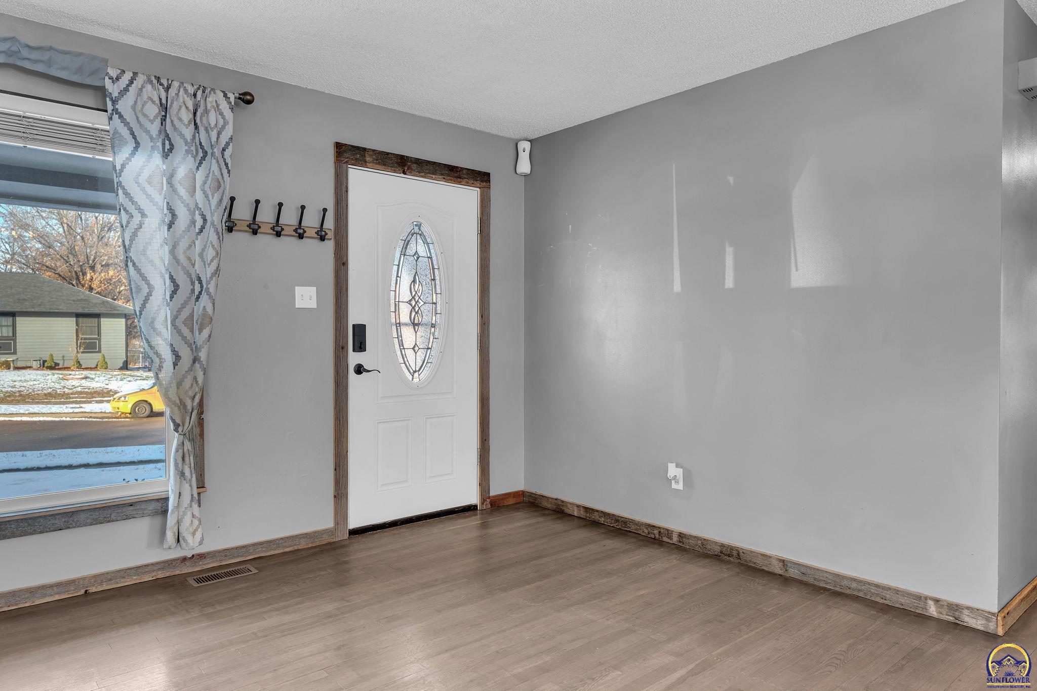 3101 Southwest 32nd Street Topeka, KS 66614 - Photo 8 of 51