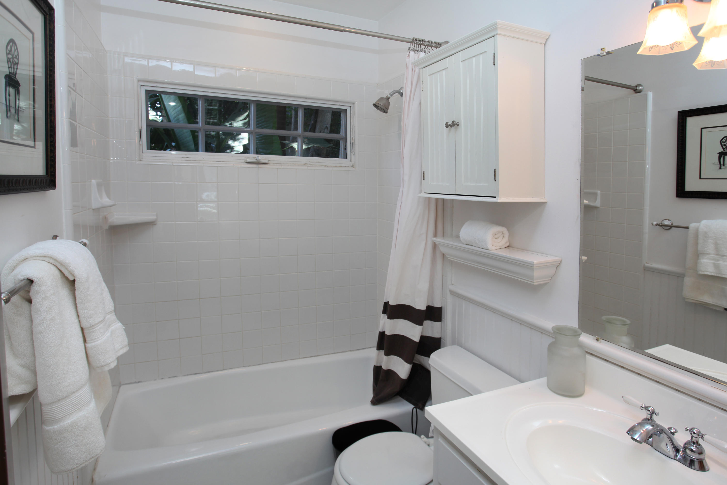 1624 Clearview Road Santa Barbara, CA 93101 - Photo 11 of 15 Bathroom
