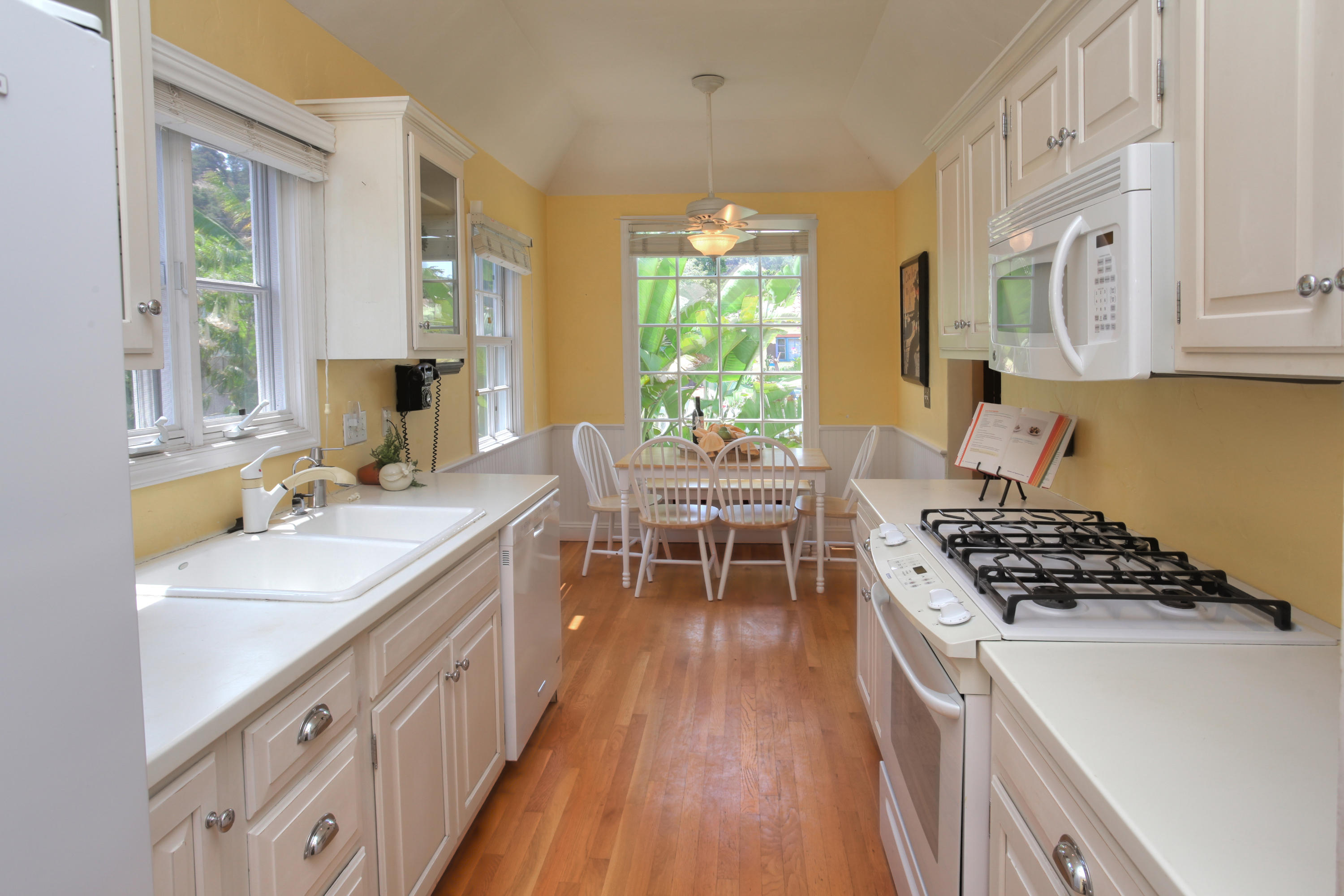 1624 Clearview Road Santa Barbara, CA 93101 - Photo 6 of 15 Kitchen