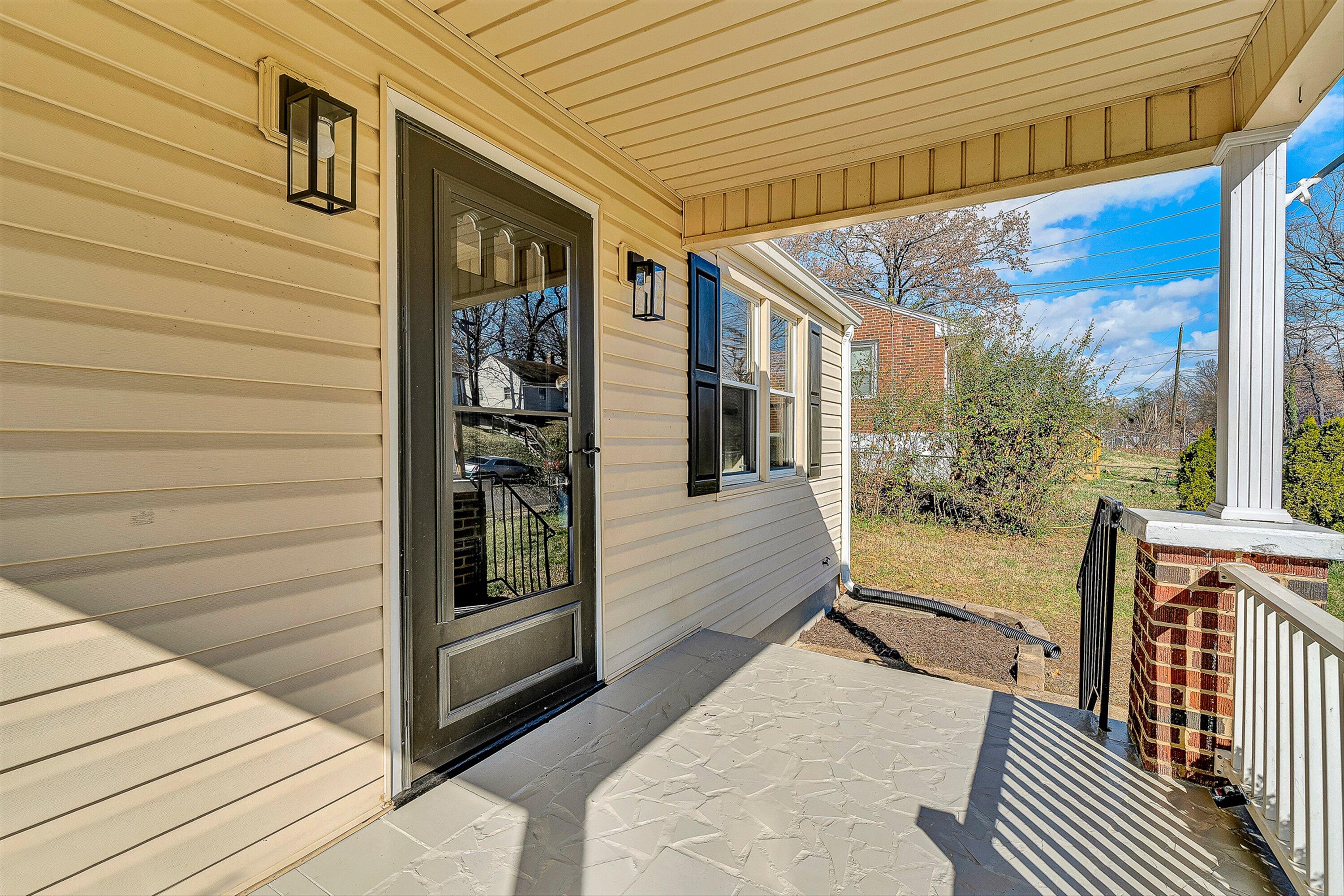 2106 Colgate Street Northeast Roanoke, VA 24012 - Photo 2 of 26 03-VM-03634