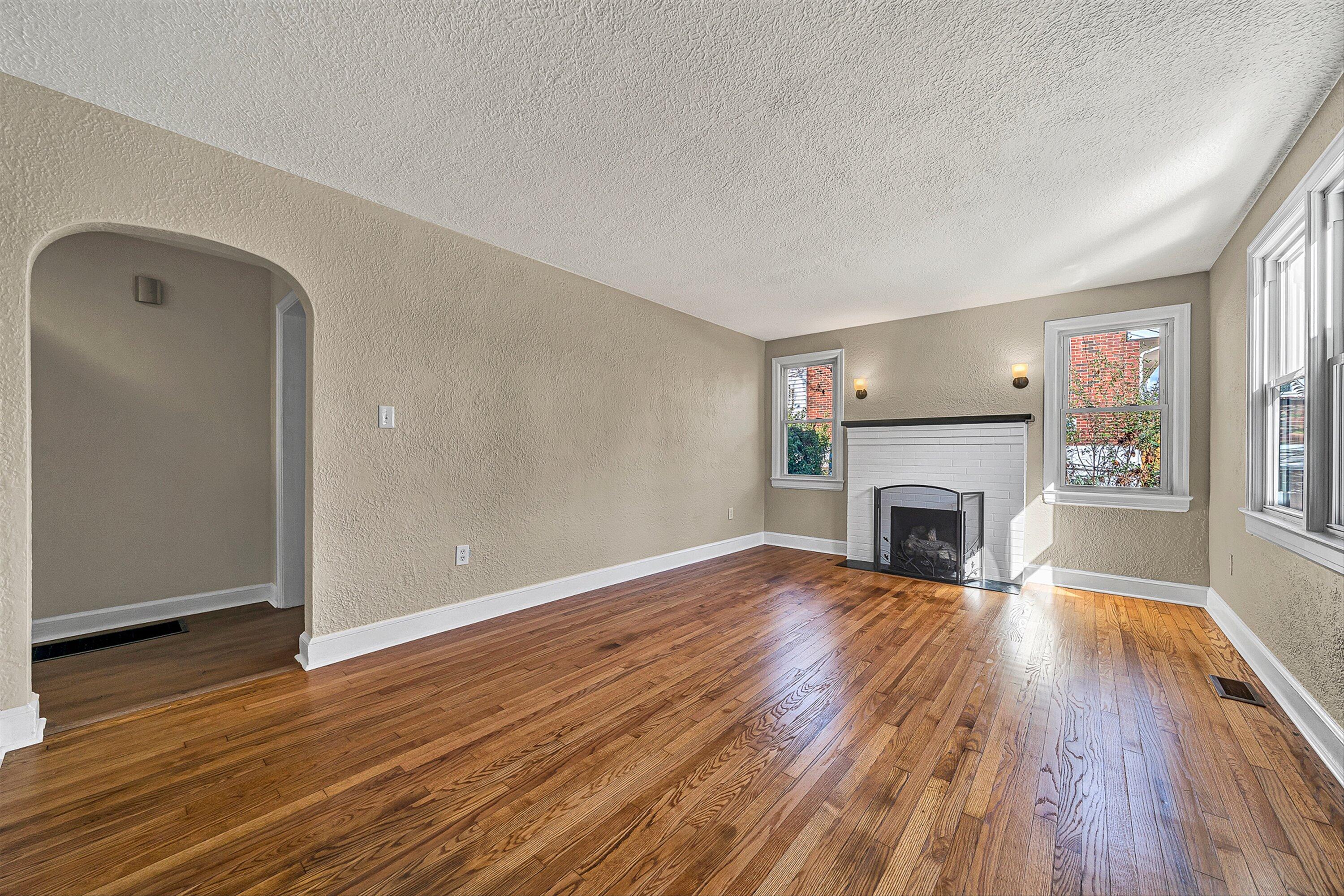 2106 Colgate Street Northeast Roanoke, VA 24012 - Photo 3 of 26 04-VM-03646