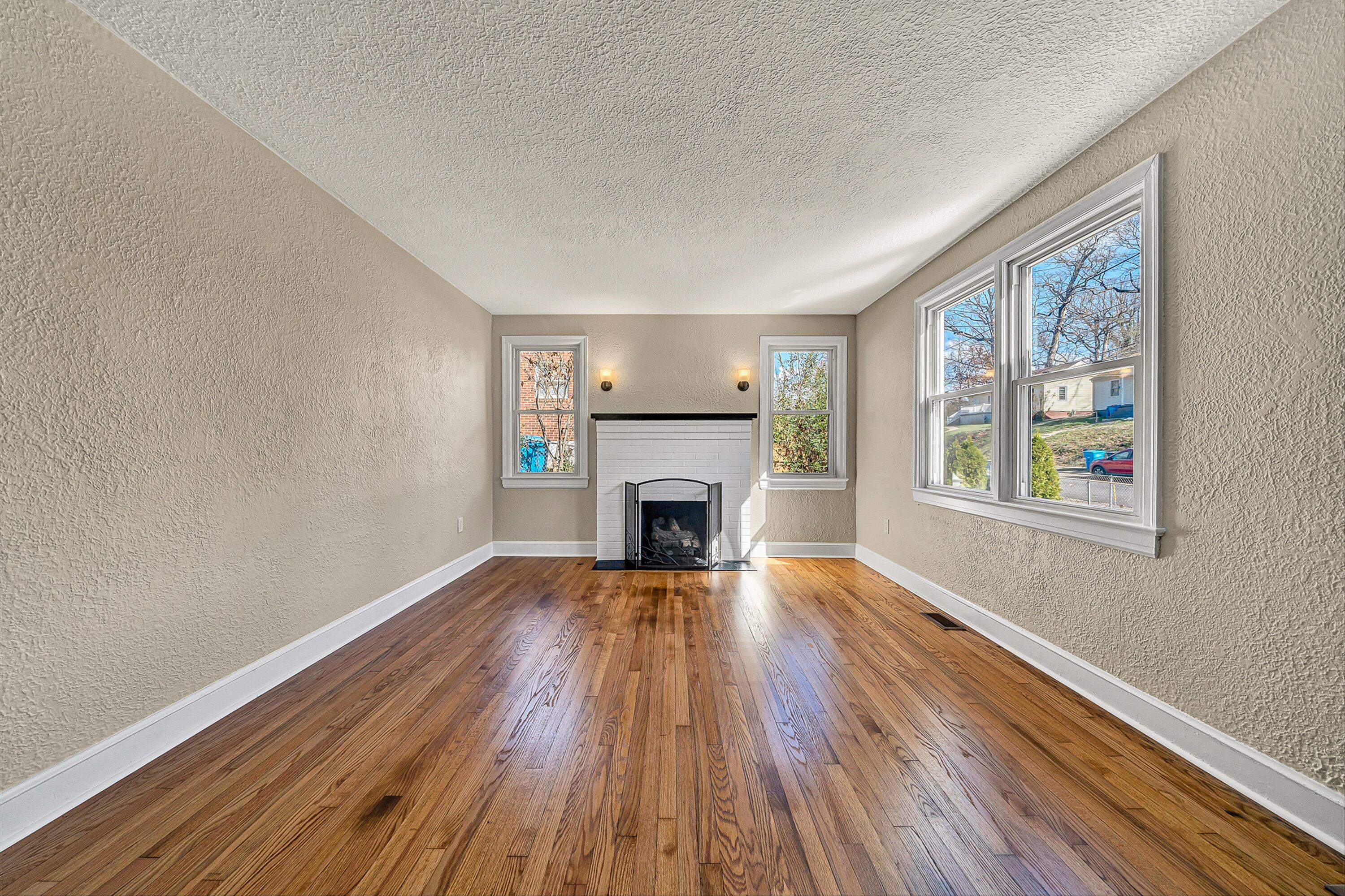 2106 Colgate Street Northeast Roanoke, VA 24012 - Photo 4 of 26 05-VM-03643