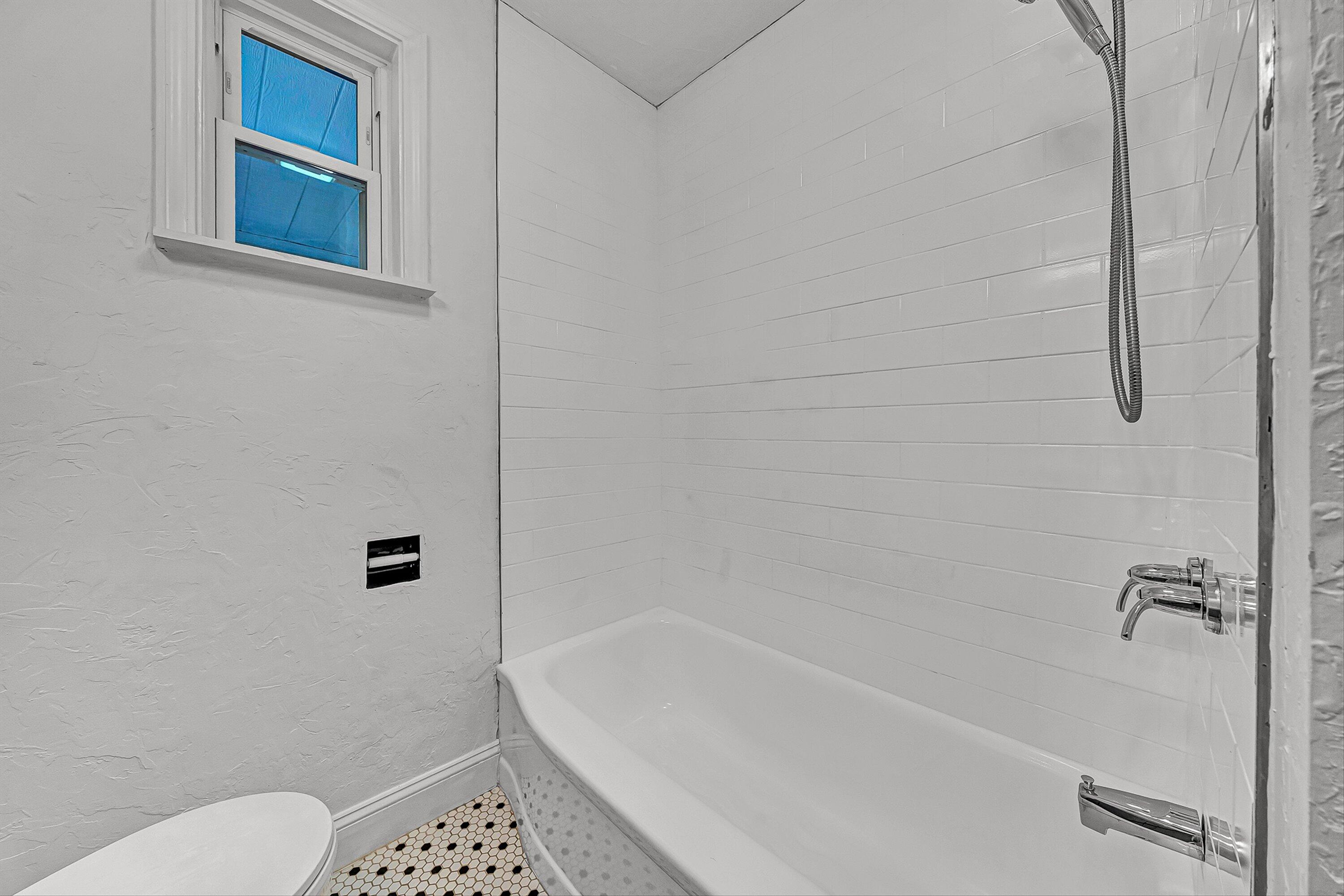 2106 Colgate Street Northeast Roanoke, VA 24012 - Photo 10 of 26 11-VM-03700