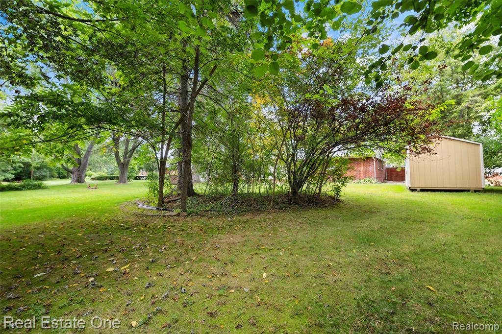 28257 New Castle Road Farmington Hills, MI 48331 - Photo 26 of 32