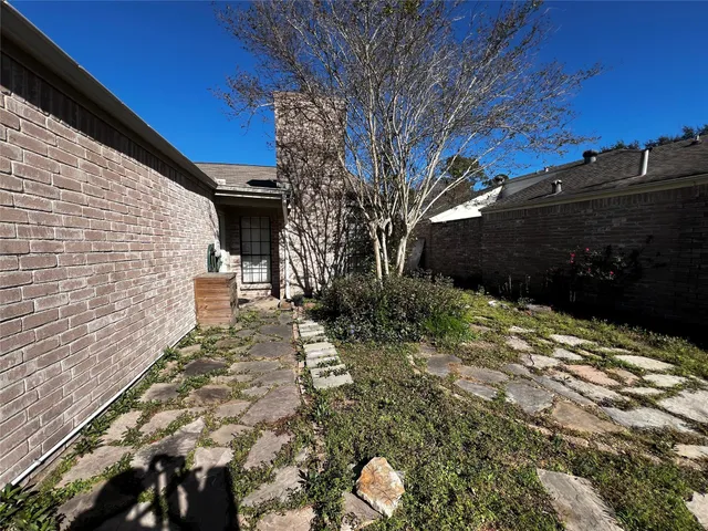 a view of house with a yard