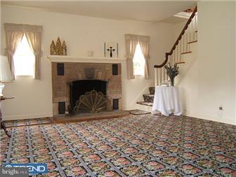 26 Jacobs Creek Road Ewing, NJ 08628 - Photo 2 of 12 Living Room