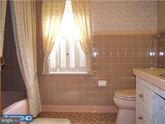 26 Jacobs Creek Road Ewing, NJ 08628 - Photo 8 of 12 Bathroom