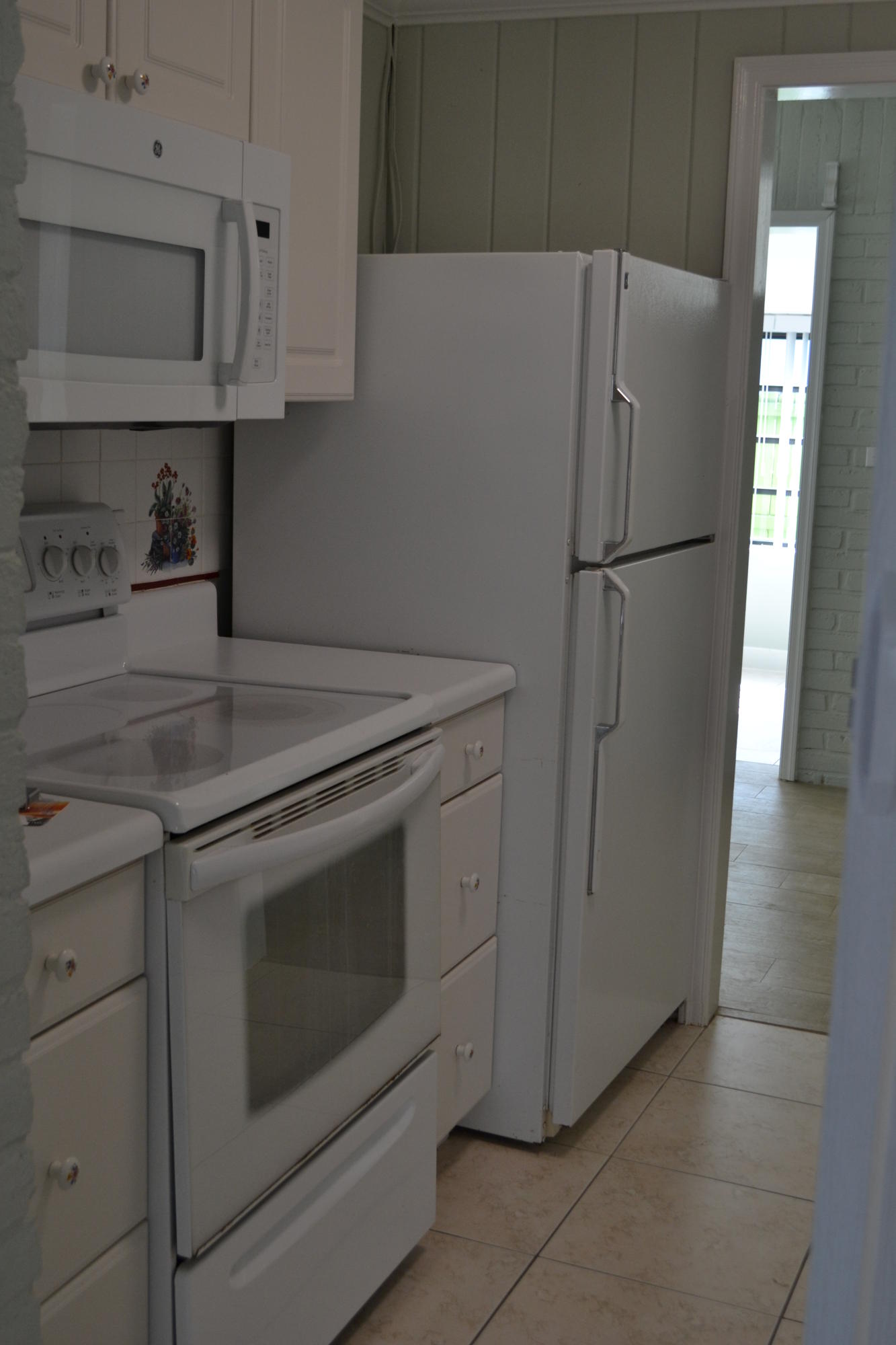 39 Bass Avenue Key Largo, FL 33037 - Photo 13 of 25 a white refrigerator freezer sitting inside of a kitchen