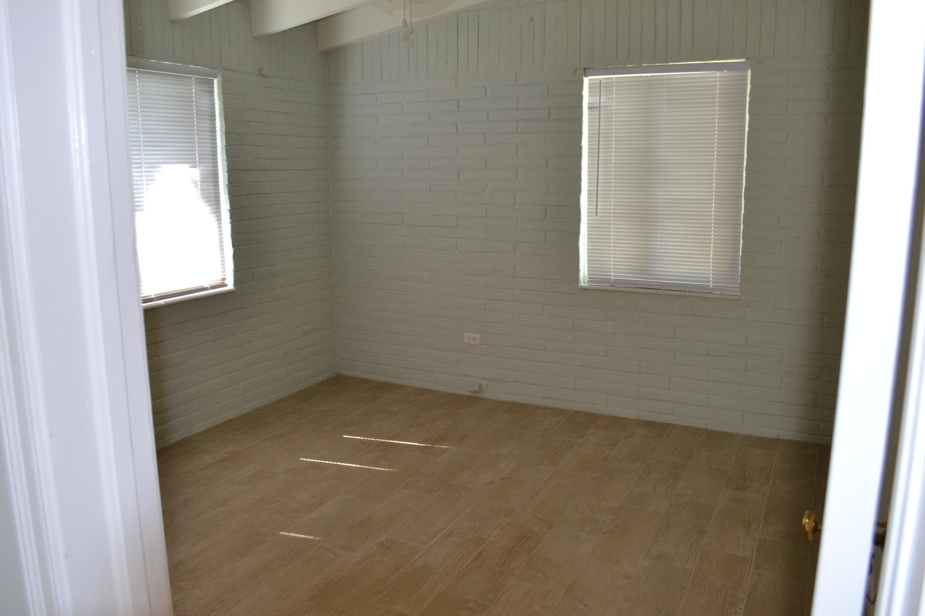 39 Bass Avenue Key Largo, FL 33037 - Photo 14 of 25 an empty room with a window